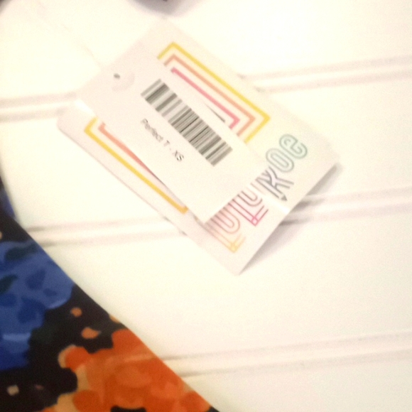 LulaRoe Floral Perfect T Top - Picture 6 of 11